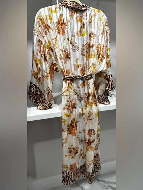 Victoria’s Secret Floral  Leopard-Trim Wrap Kimono- Robe - Picture 3 of 4